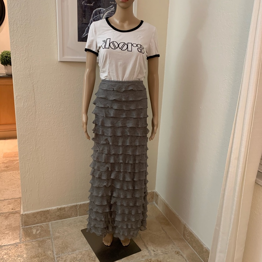 Knit ruffle skirt